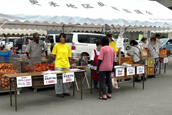 米や玉ねぎの特価販売と野菜詰め放題 米や玉ねぎの特価販売と野菜詰め放題